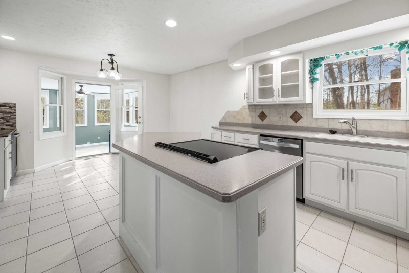 10-web-or-mls-125-durkees-35